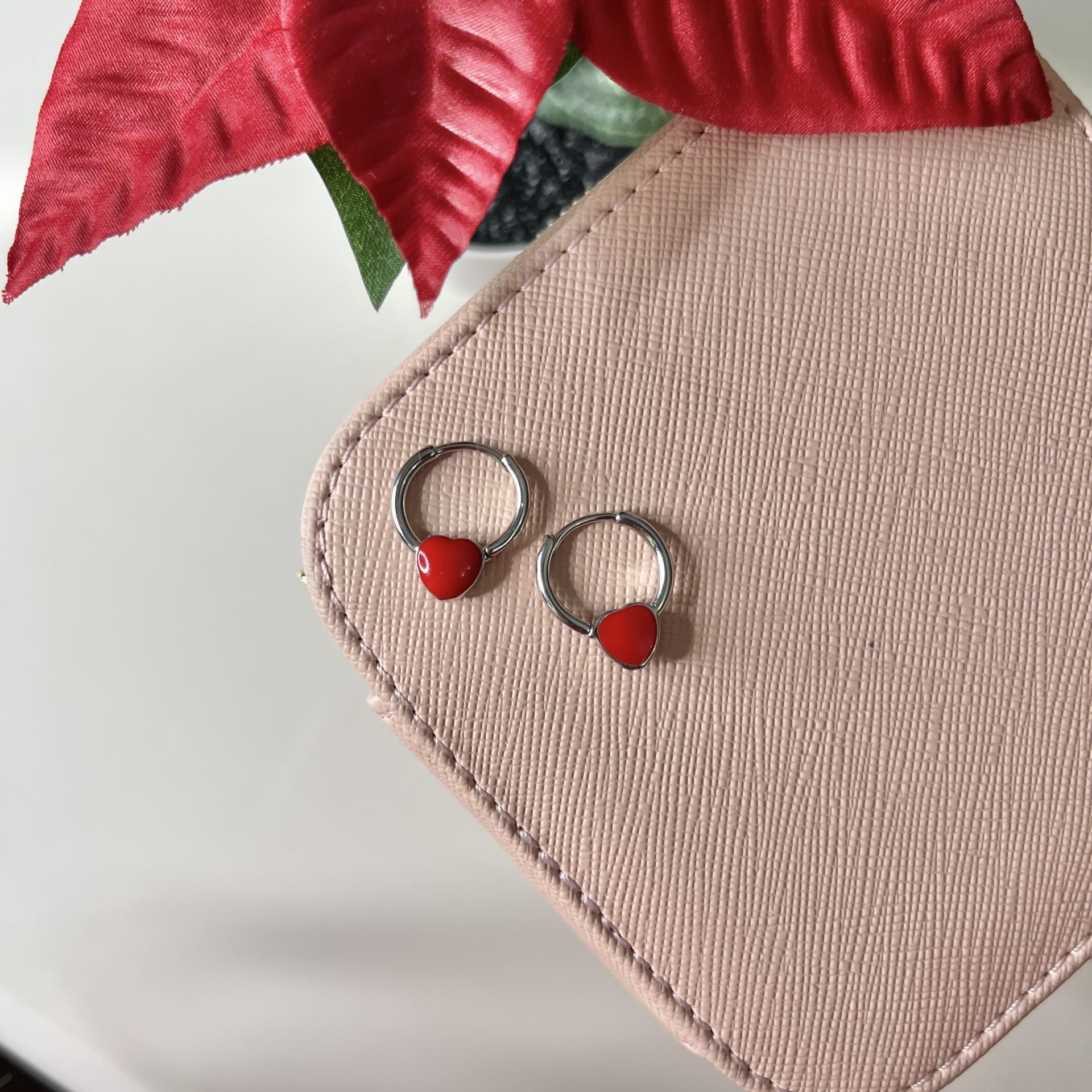 Kırmızı Kalpli Küpe