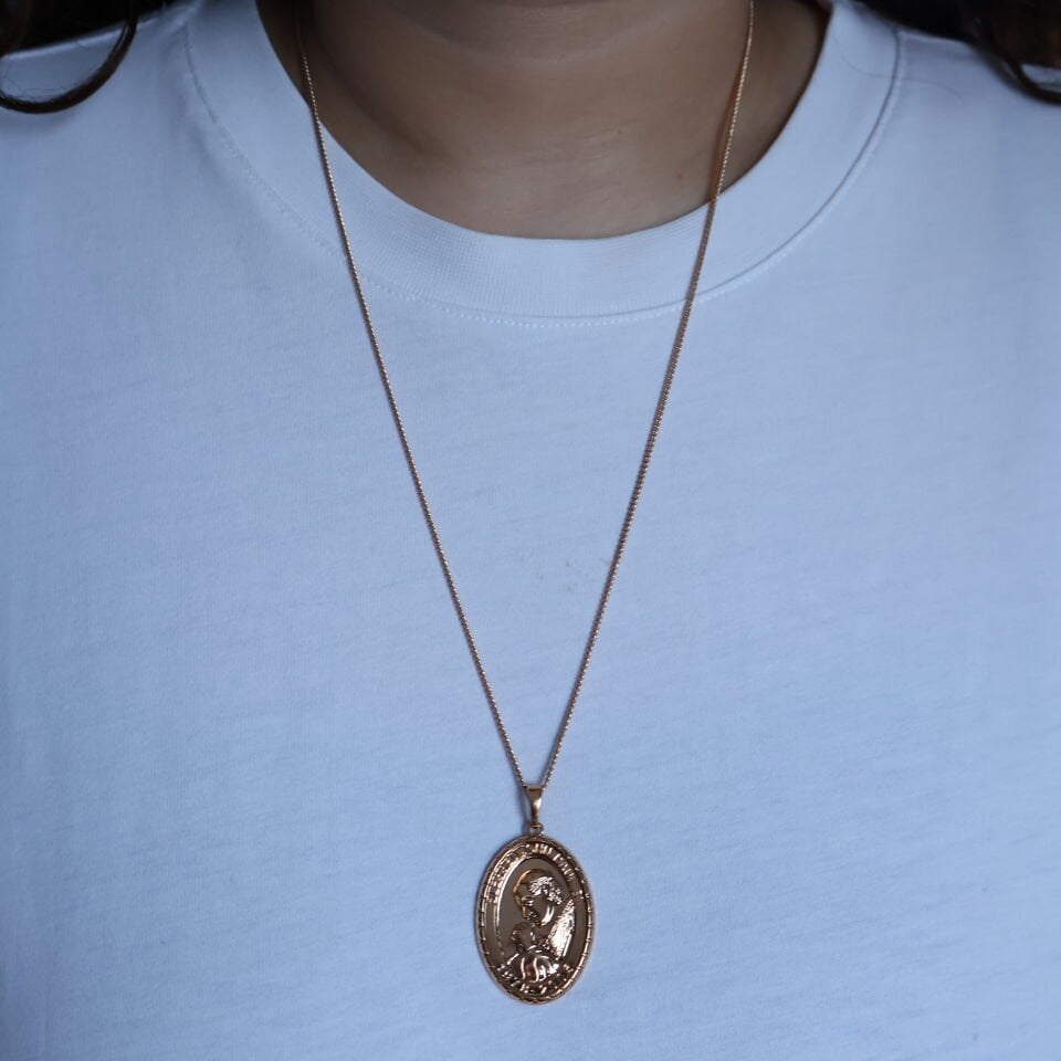 Madonna Rosa Uzun Kolye