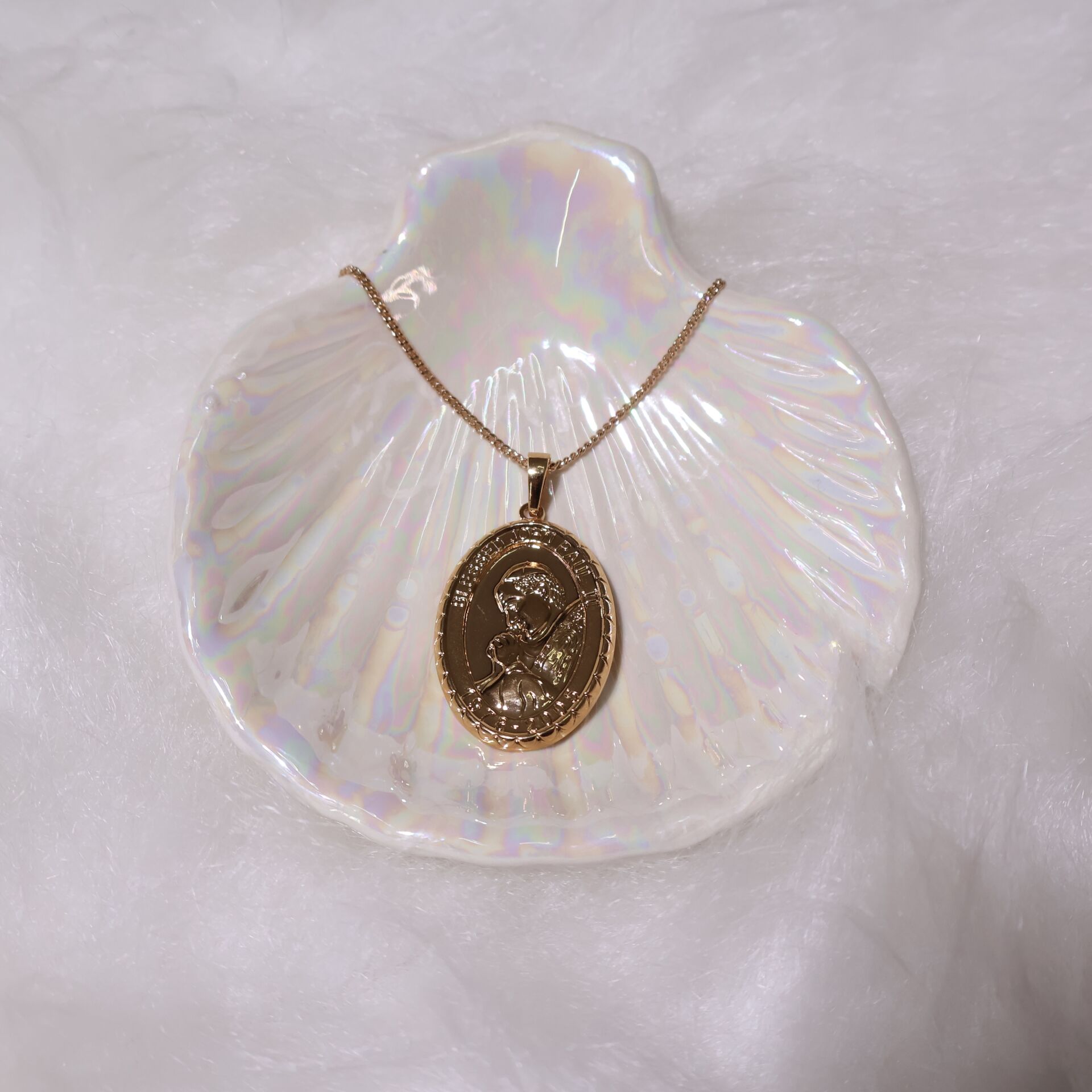 Madonna Rosa Uzun Kolye