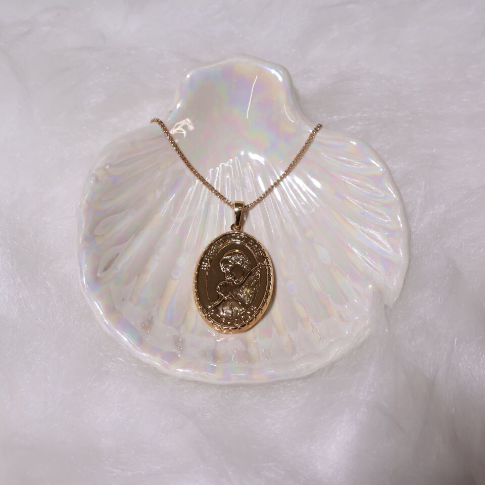 Madonna Rosa Uzun Kolye