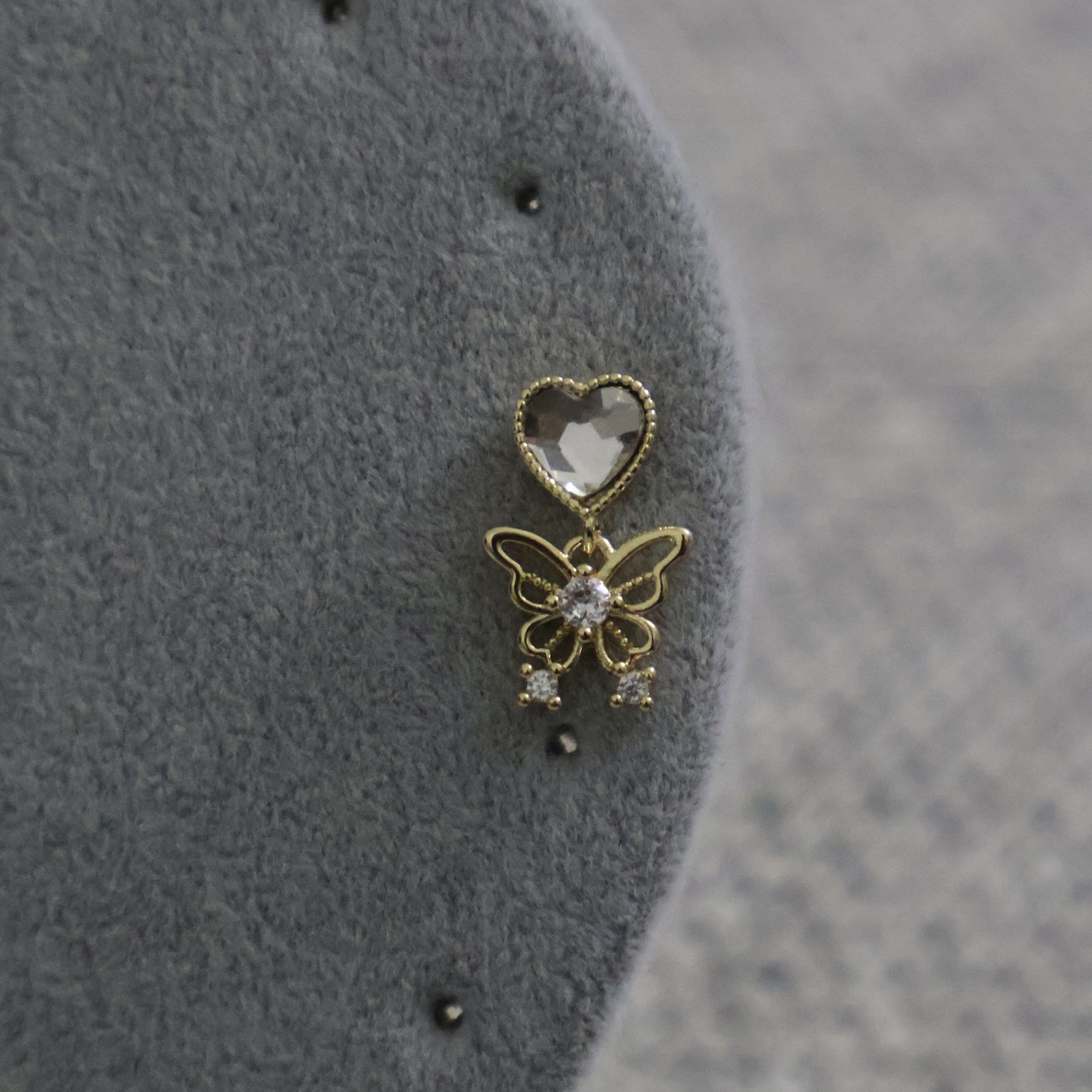 Sallantılı Kelebek Piercing