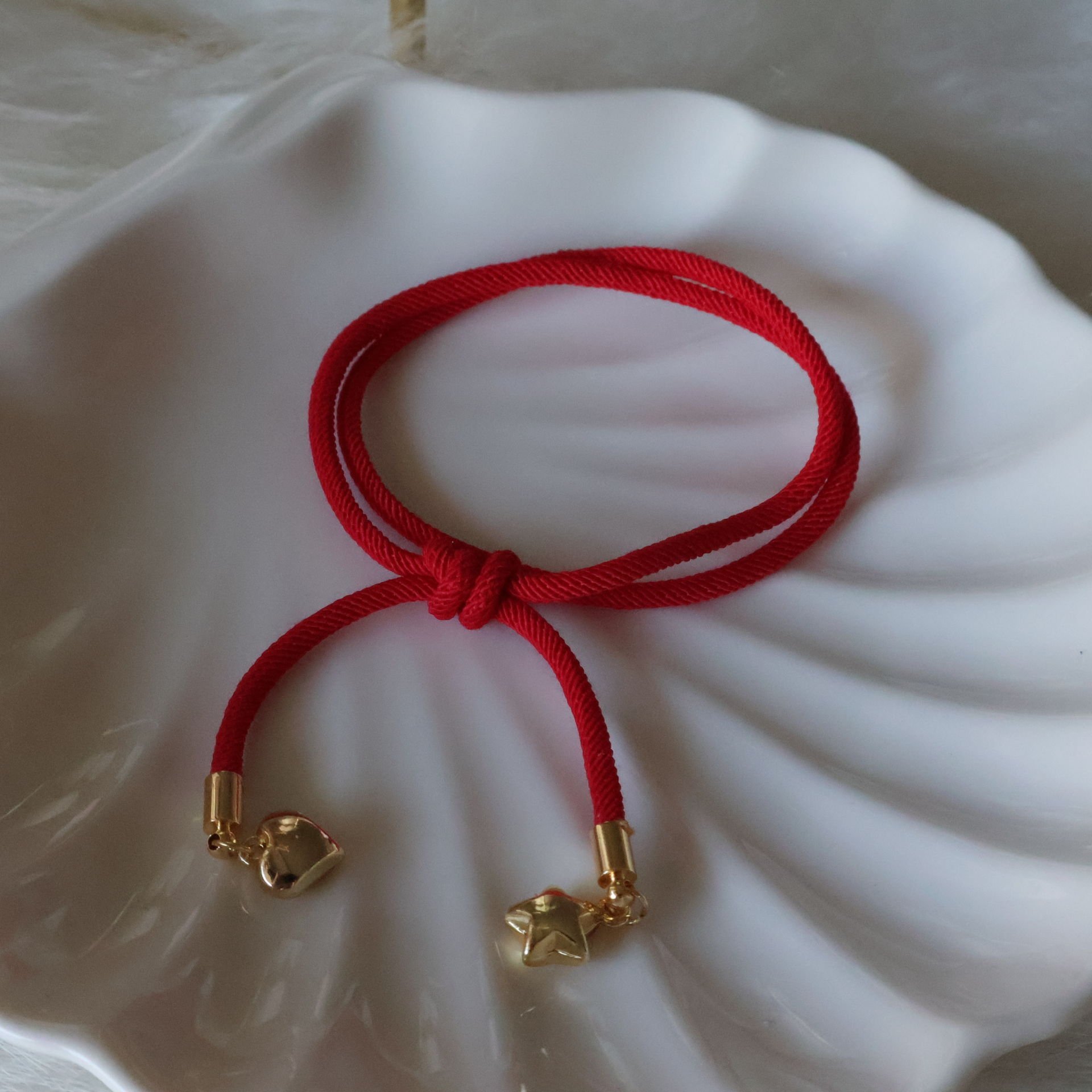 Kırmızı İp Şans Bilekliği