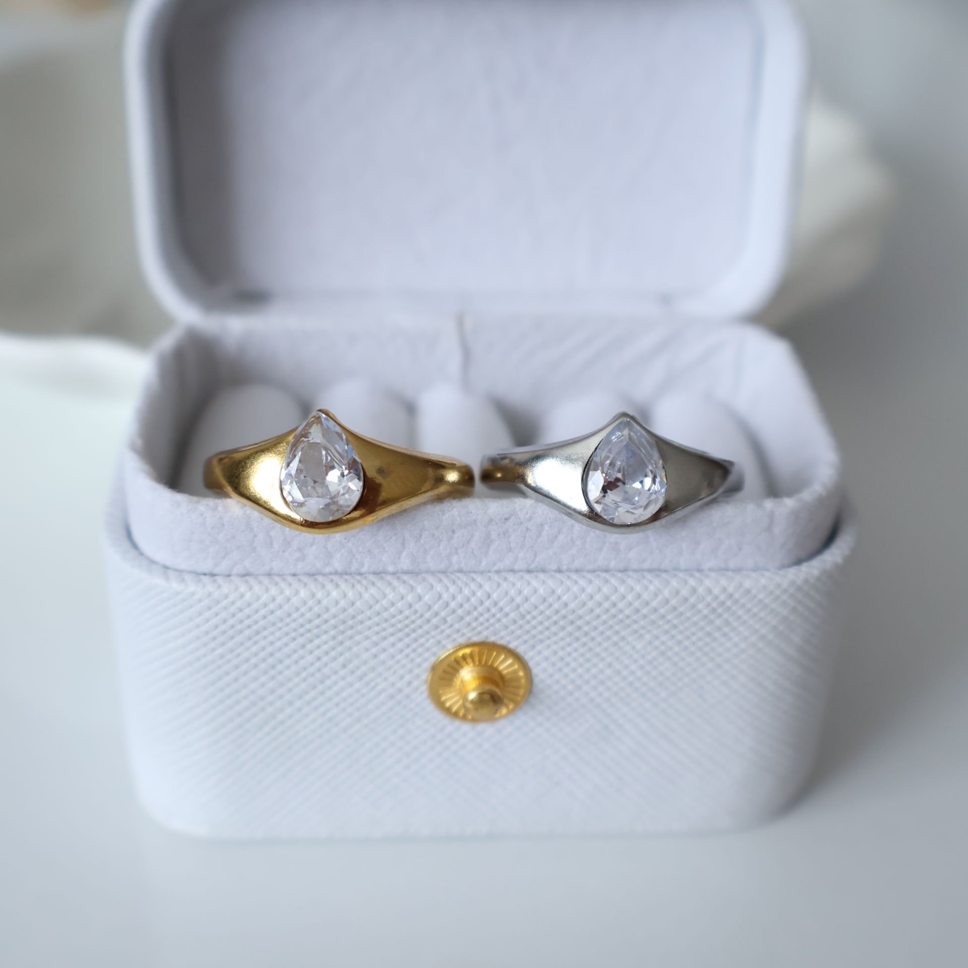 Elenor Çelik Yüzük