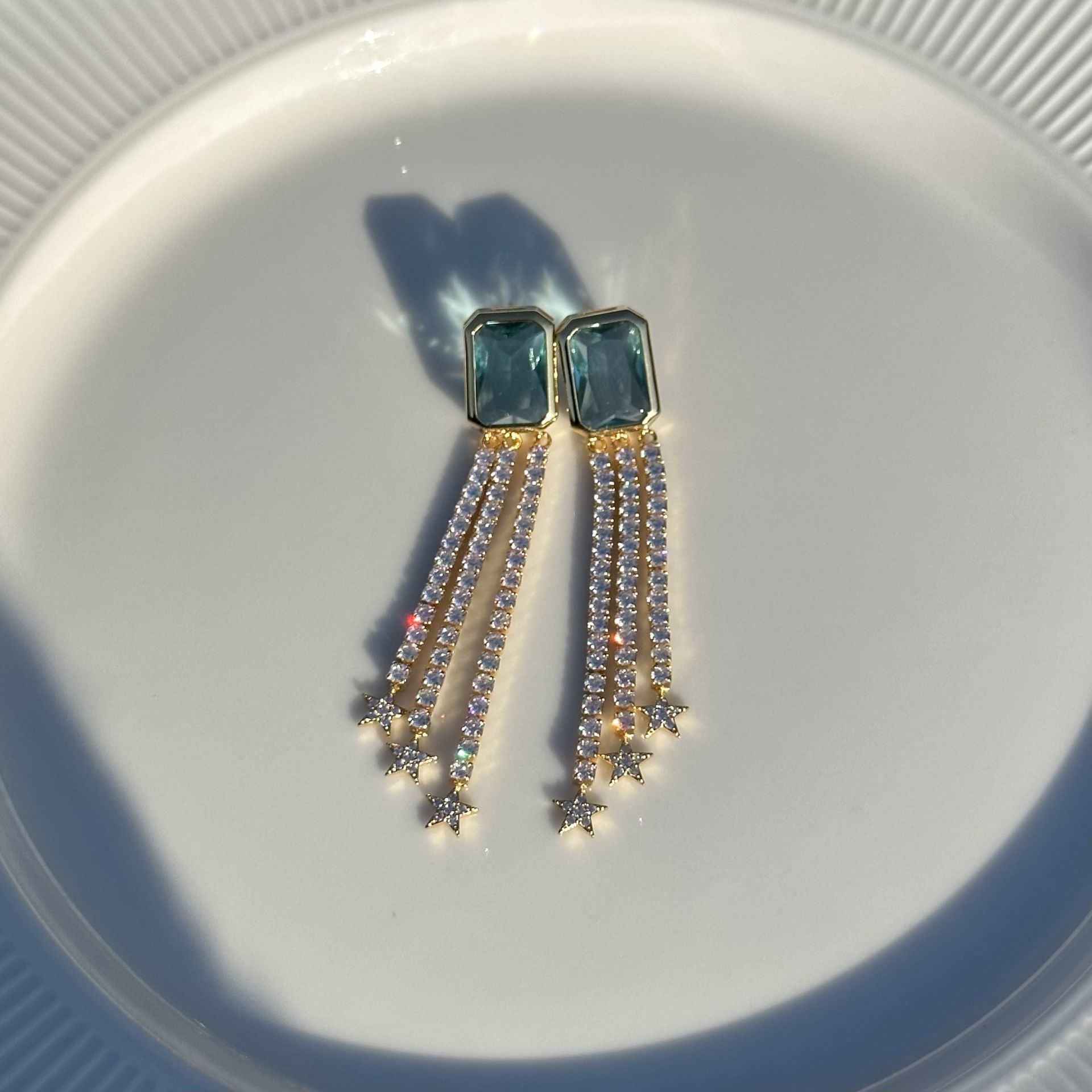 Lillia Star Sallantılı Küpe